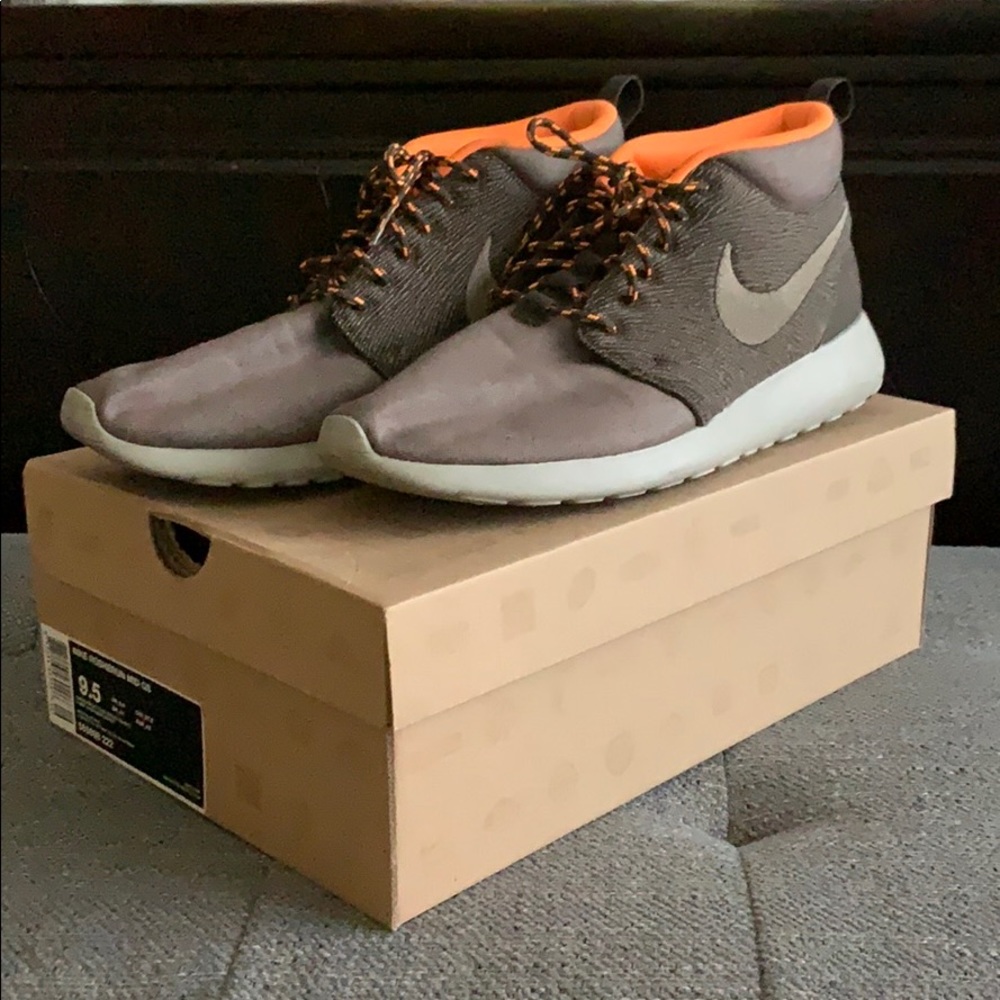 Nike Rosherun Mid QS London Colorway